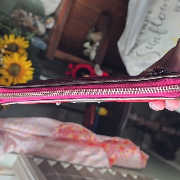 Fossil Pink And RED Embossed Women's Wallet GUC - Picture 5 of 12